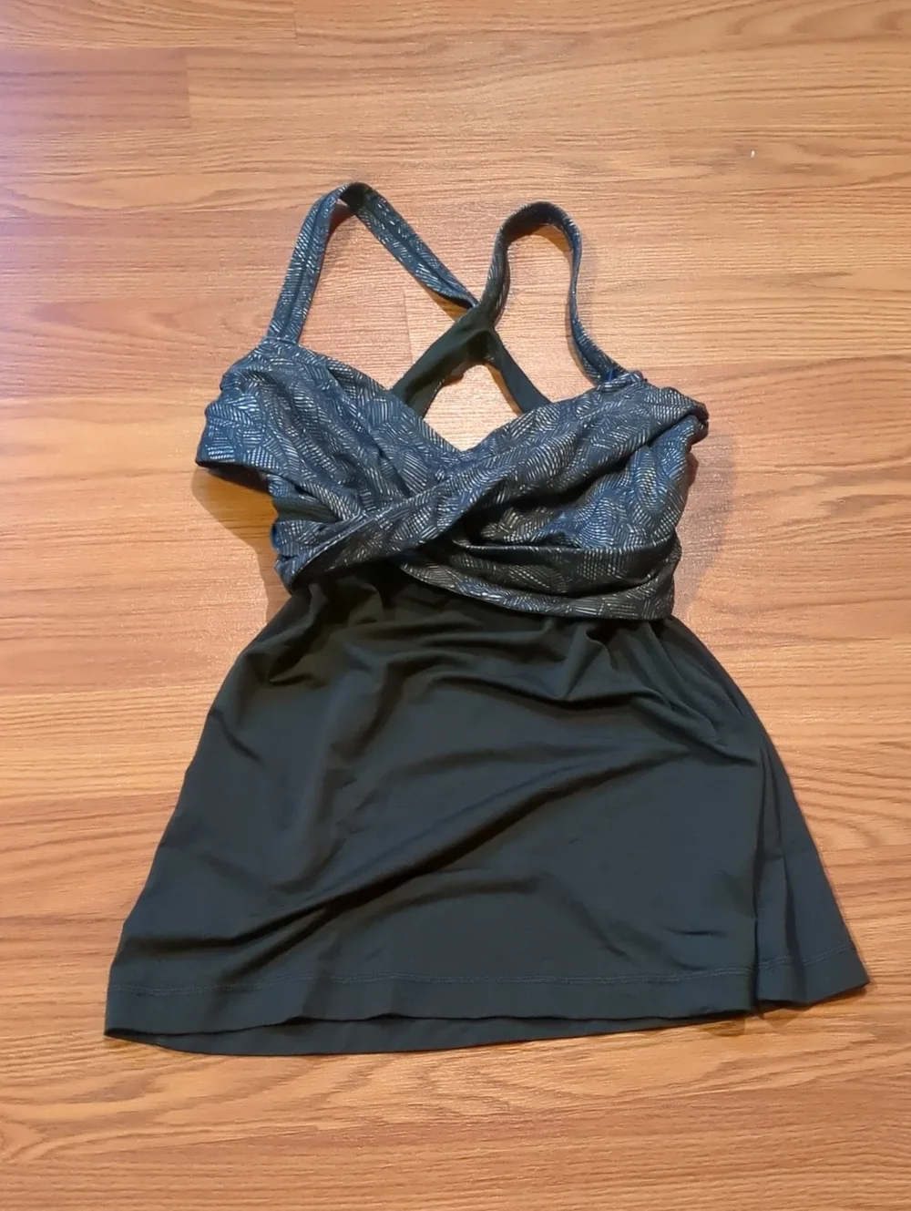 Lululemon Wrap It Up Crossover Tank Top Gator Green Printed Bra Size 8
